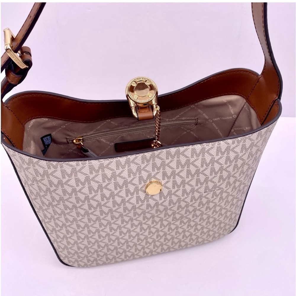 Michael Kors Lyra Small Bucket Shoulder Bag MK Vanilla - Picture 9 of 13